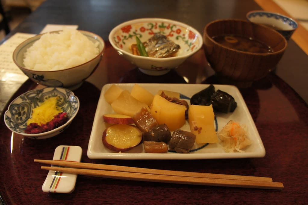 和惣菜が並ぶ日々の食卓