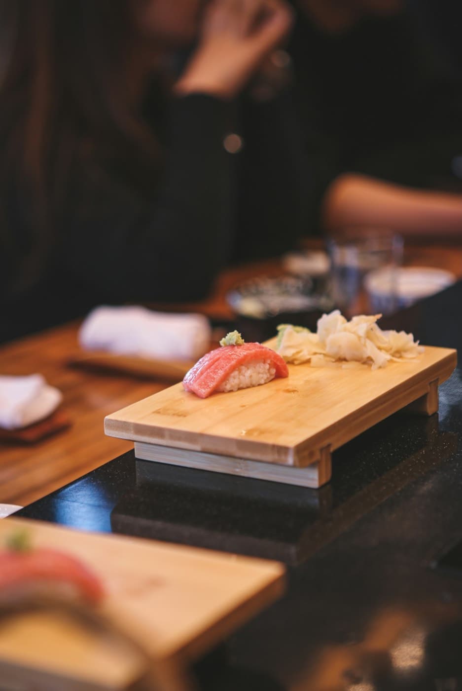 マグロの握り一貫のクローズアップ